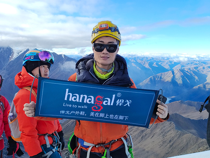 ການເອົາຊະນະຈຸດສູງສຸດທີ່ມີຫິມະ: ເກີບຍ່າງປ່າທີ່ເຊື່ອຖືໄດ້ສໍາລັບການຜະຈົນໄພທີ່ຮຸນແຮງ